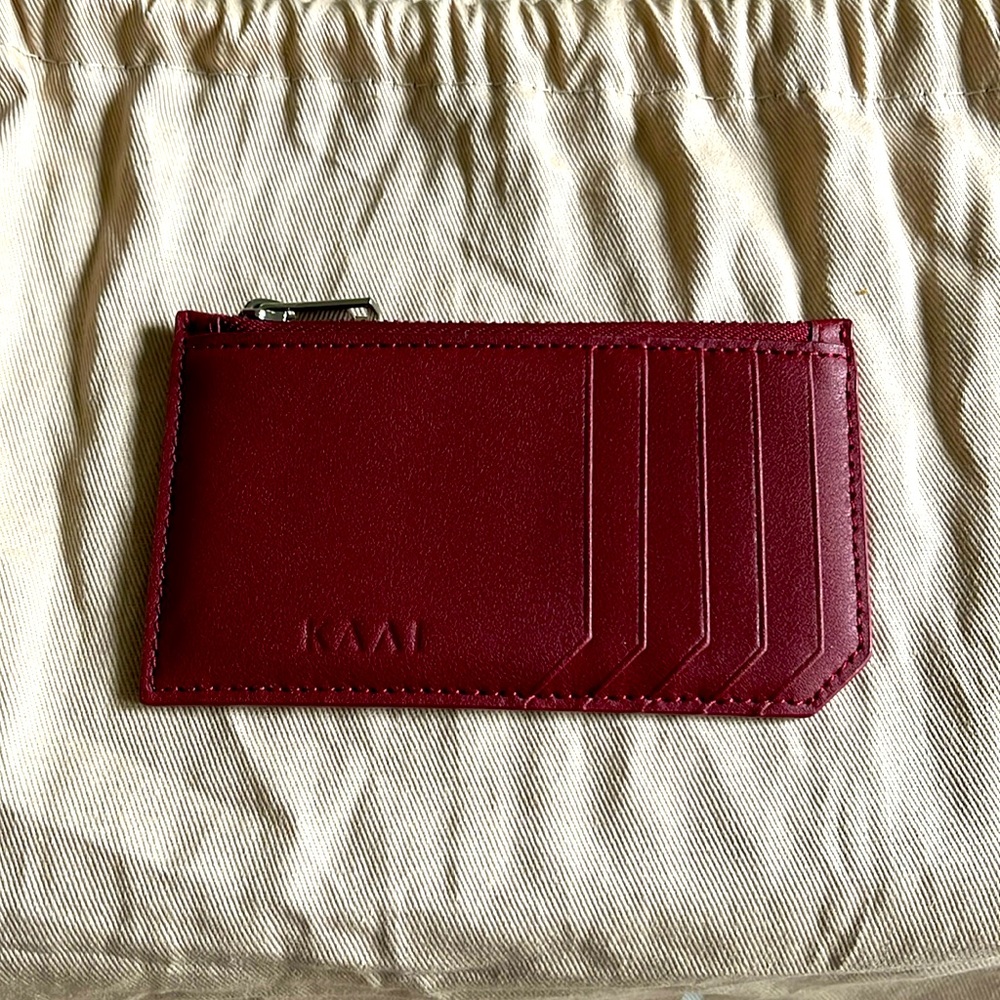 KAAI cardholder in limited edition cranberry red